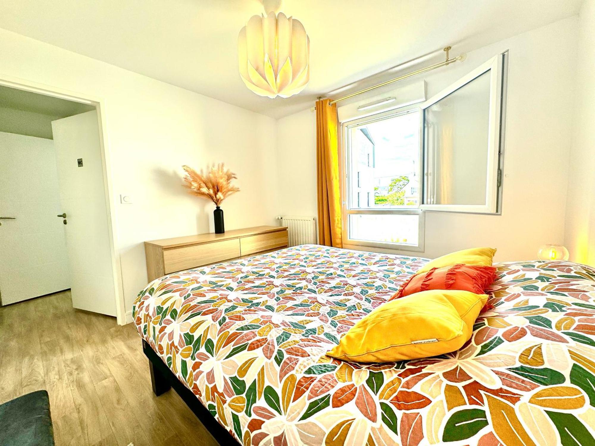 L'Atelier Chic - Wifi Fibre - Parking Privee - Balcon - Netflix Apartman Lanester Kültér fotó